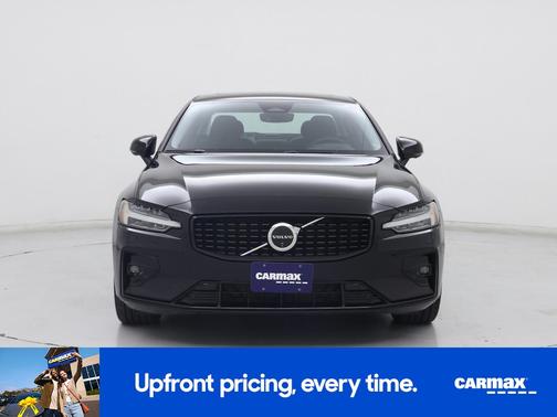 2024 Volvo S60 B5 Plus Dark Theme