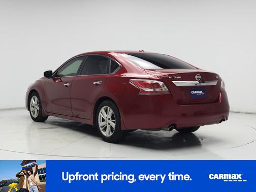 Red 2015 Nissan Altima SV