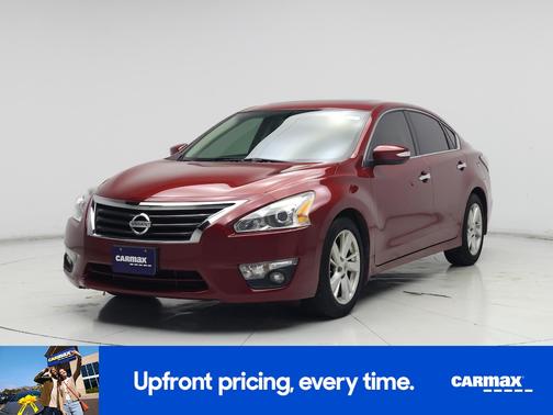 Red 2015 Nissan Altima SV