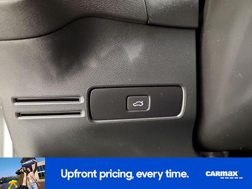 2023 Volvo XC40 B5 Plus Bright Theme