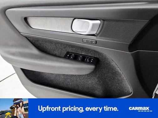 2023 Volvo XC40 B5 Plus Bright Theme