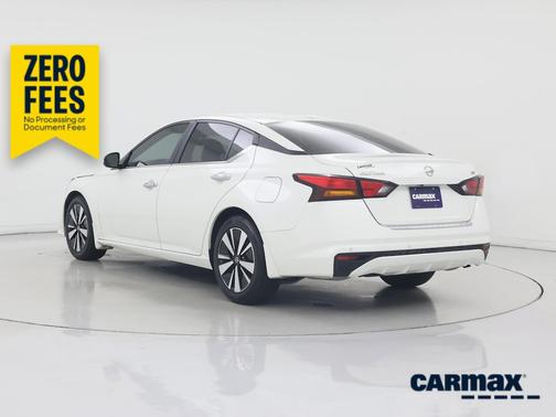 White 2022 Nissan Altima SV
