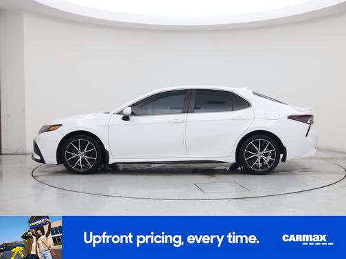 White 2021 Toyota Camry SE