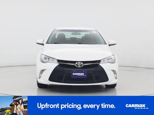 White 2017 Toyota Camry SE