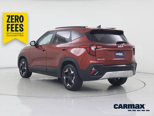 Red 2025 Kia Seltos S