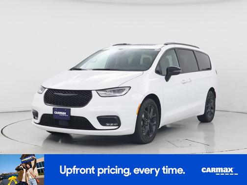 White 2024 Chrysler Pacifica Touring L