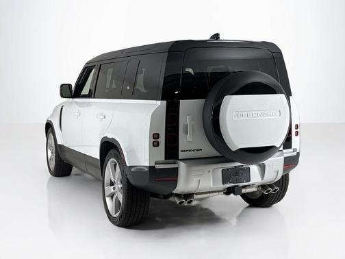 2024 Land Rover Defender P500 SE