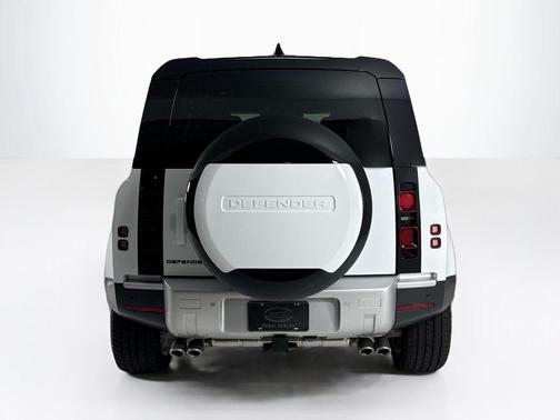 2024 Land Rover Defender P500 SE