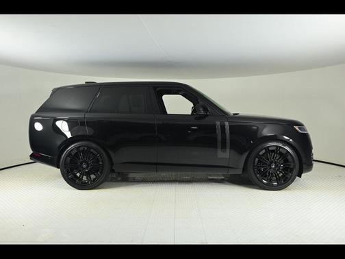 2025 Land Rover Range Rover P530 SE