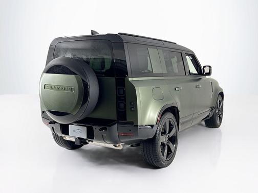 2026 Land Rover Defender 110 X-Dynamic SE