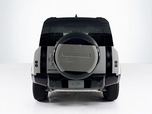 2026 Land Rover Defender P400 X-Dynamic SE