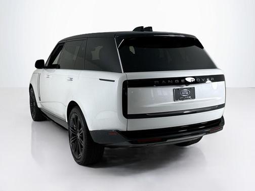 2025 Land Rover Range Rover P400 SE 7 Seat