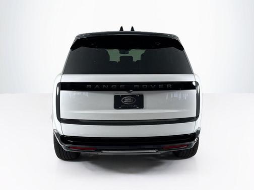 2025 Land Rover Range Rover P400 SE 7 Seat