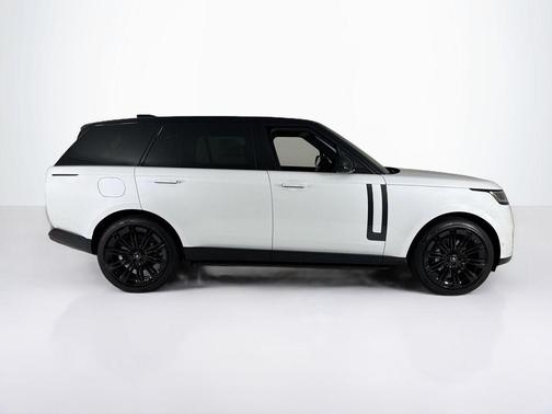 2025 Land Rover Range Rover P400 SE 7 Seat