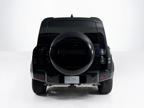 2026 Land Rover Defender P400 X-Dynamic SE