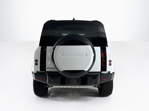 2025 Land Rover Defender P400 X-Dynamic SE
