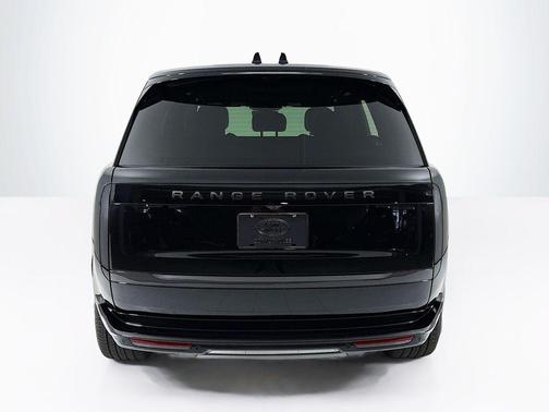 2025 Land Rover Range Rover P550e SE