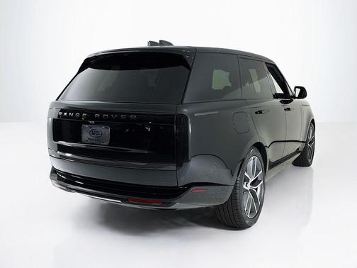 2025 Land Rover Range Rover P550e SE