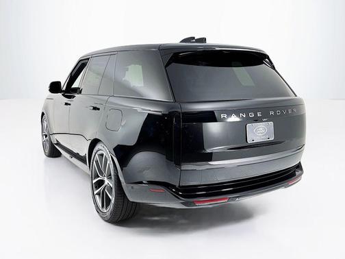 2025 Land Rover Range Rover P550e SE