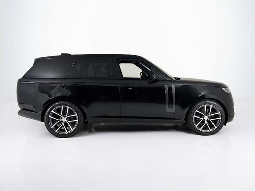 2025 Land Rover Range Rover P550e SE