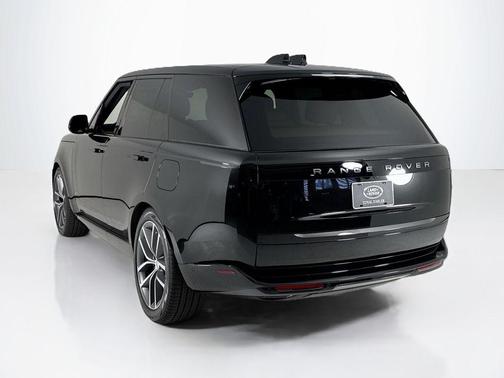 2025 Land Rover Range Rover P550e SE