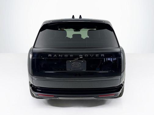 2025 Land Rover Range Rover P550e SE