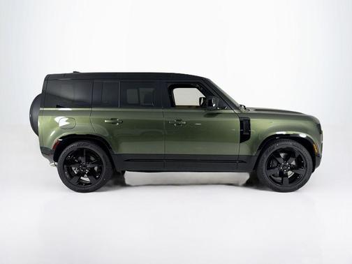 2026 Land Rover Defender 110 X-Dynamic SE