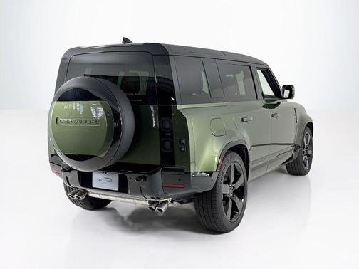2026 Land Rover Defender 110 X-Dynamic SE