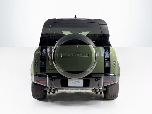 2026 Land Rover Defender 110 X-Dynamic SE