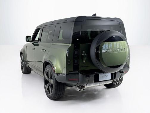 2026 Land Rover Defender 110 X-Dynamic SE