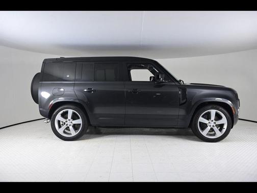 2024 Land Rover Defender P500 SE