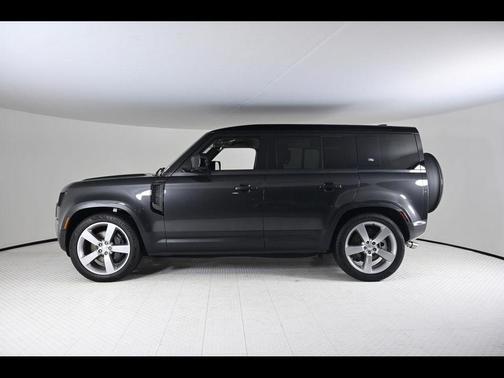 2024 Land Rover Defender P500 SE