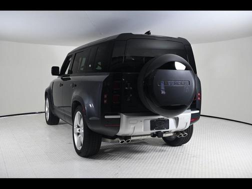 2024 Land Rover Defender P500 SE