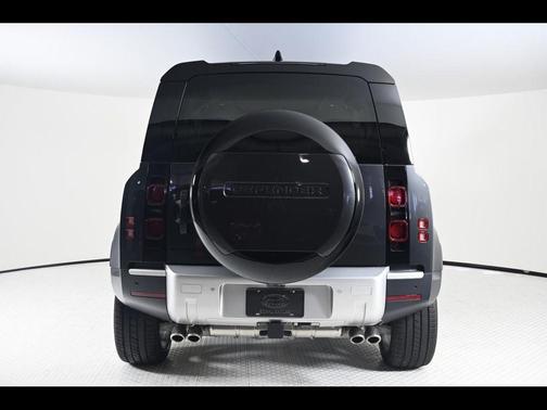 2024 Land Rover Defender P500 SE