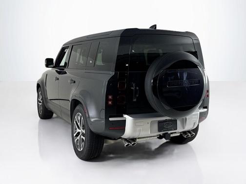 2024 Land Rover Defender P500 SE