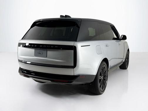 2025 Land Rover Range Rover P400 SE 7 Seat