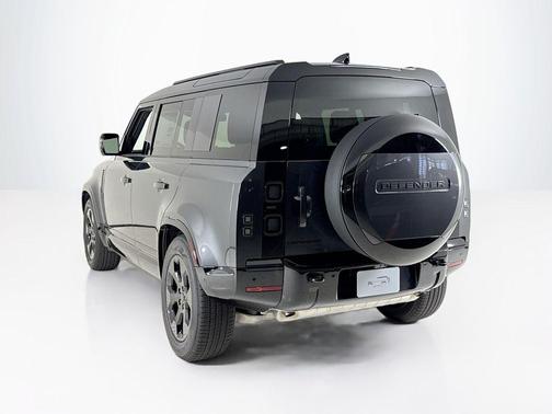 2026 Land Rover Defender 110 X-Dynamic SE