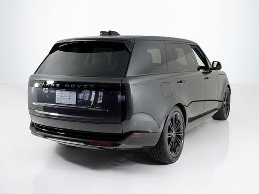 2025 Land Rover Range Rover P530 SE 7 Seat