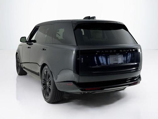 2025 Land Rover Range Rover P530 SE 7 Seat
