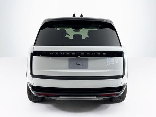 2025 Land Rover Range Rover P400 SE 7 Seat