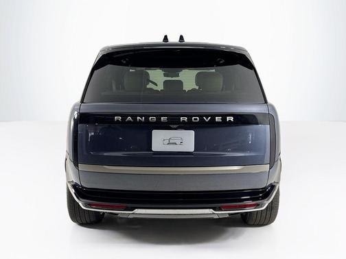 2026 Land Rover Range Rover P400 SE 7 Seat