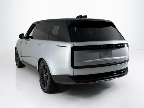 2025 Land Rover Range Rover P400 SE 7 Seat