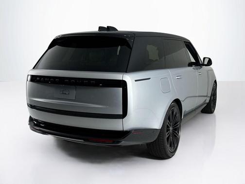2025 Land Rover Range Rover P400 SE 7 Seat