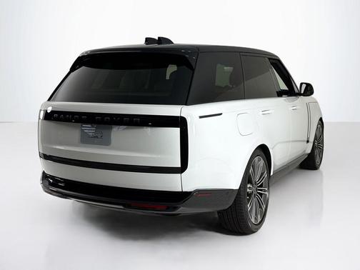 2025 Land Rover Range Rover P400 SE