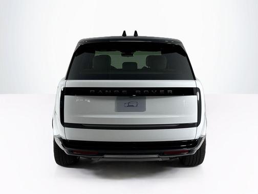2025 Land Rover Range Rover P400 SE