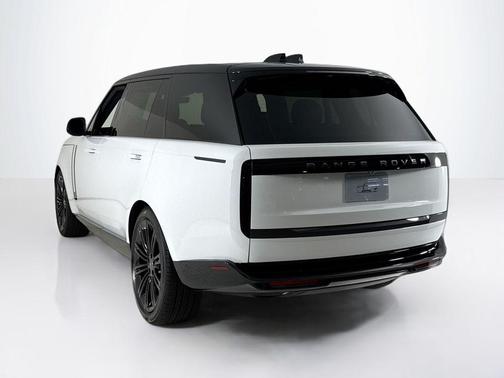 2025 Land Rover Range Rover P400 SE 7 Seat