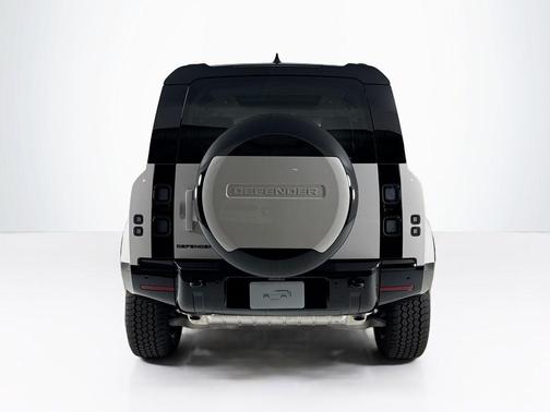 2026 Land Rover Defender P400 X-Dynamic SE