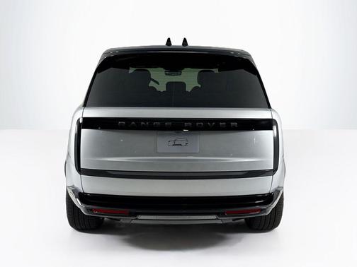 2025 Land Rover Range Rover P400 SE 7 Seat