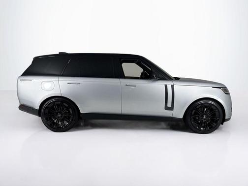 2025 Land Rover Range Rover P400 SE 7 Seat