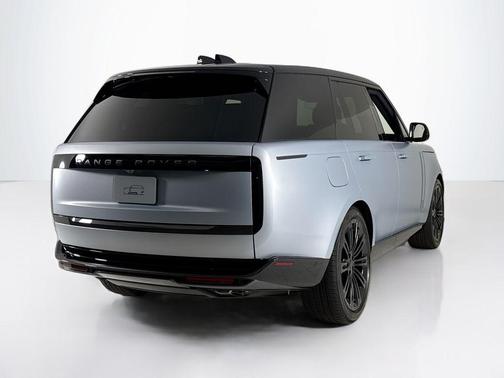 2026 Land Rover Range Rover P530 SE
